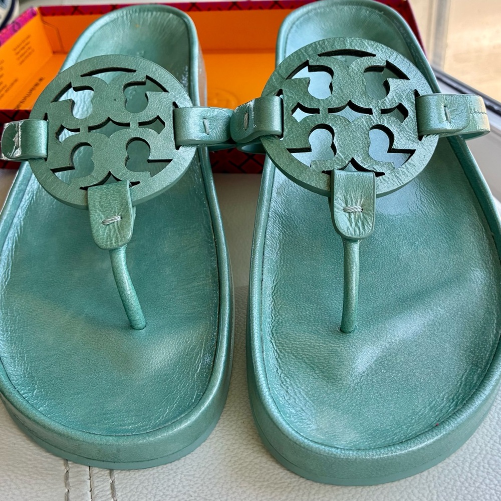 Tory Burch Mint Green Logo Thong Sandals - Picture 3 of 8